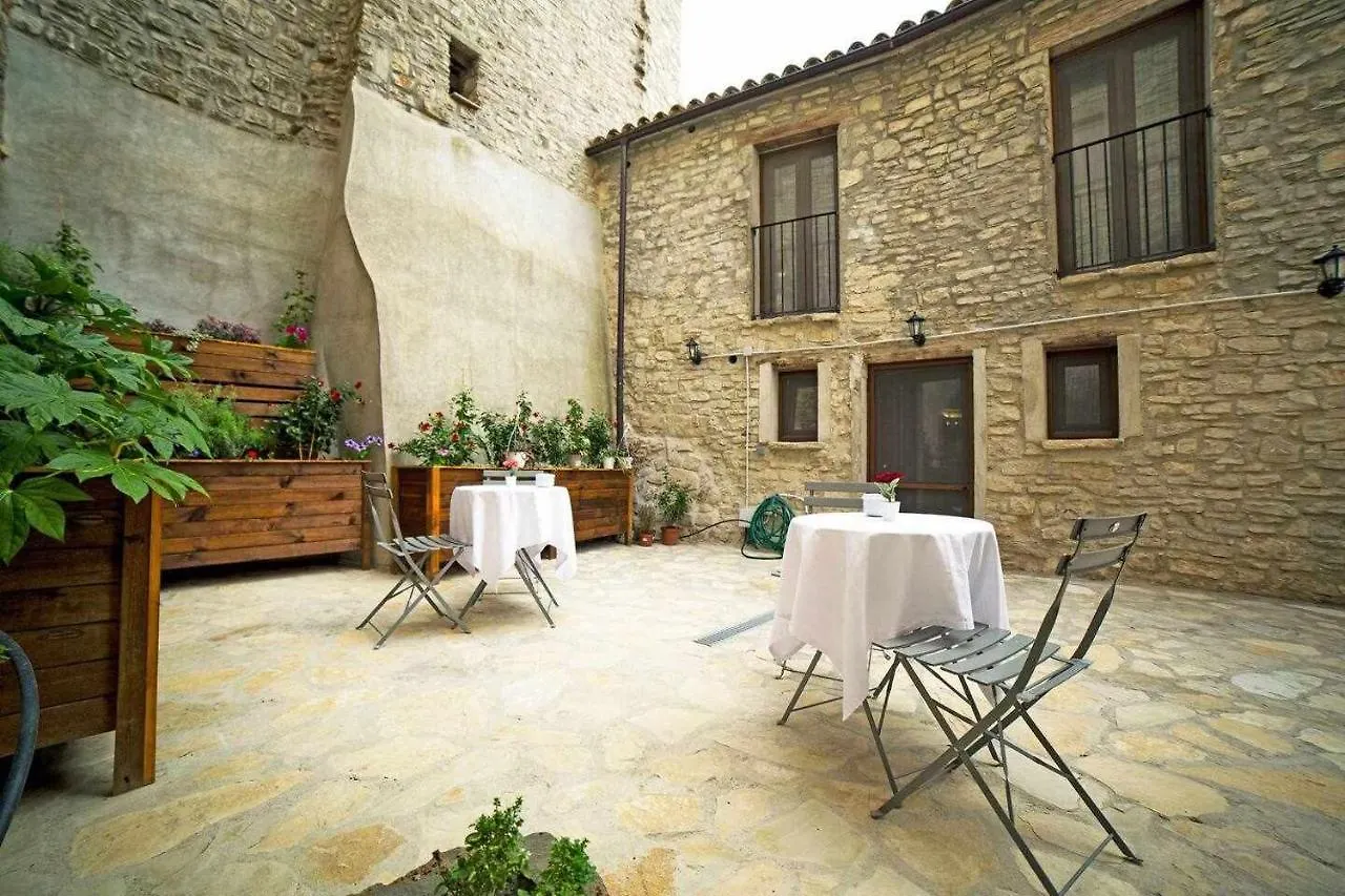 El Forn De Freixenet Con Servicios De Un Hotel Lleida Spanien