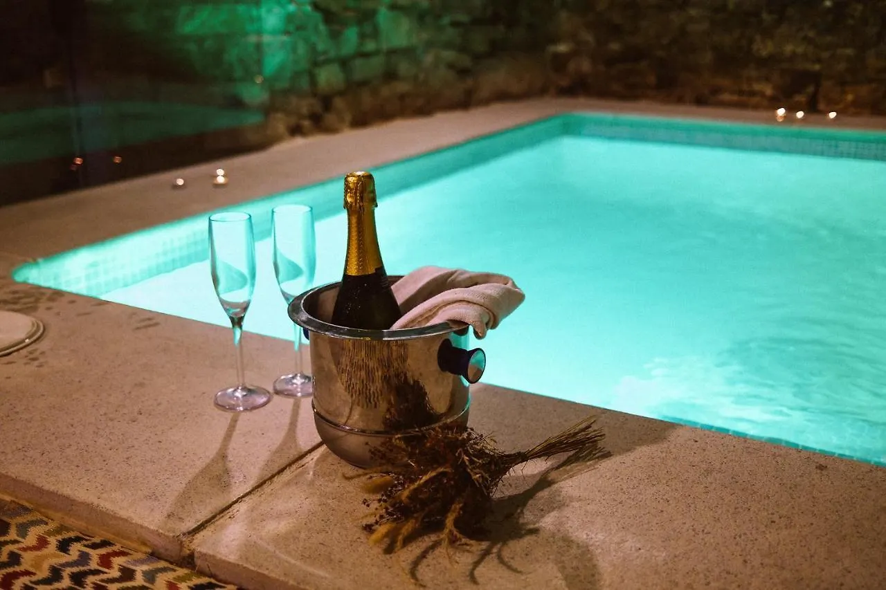 El Forn De Freixenet Con Servicios De Un Hotel Lleida